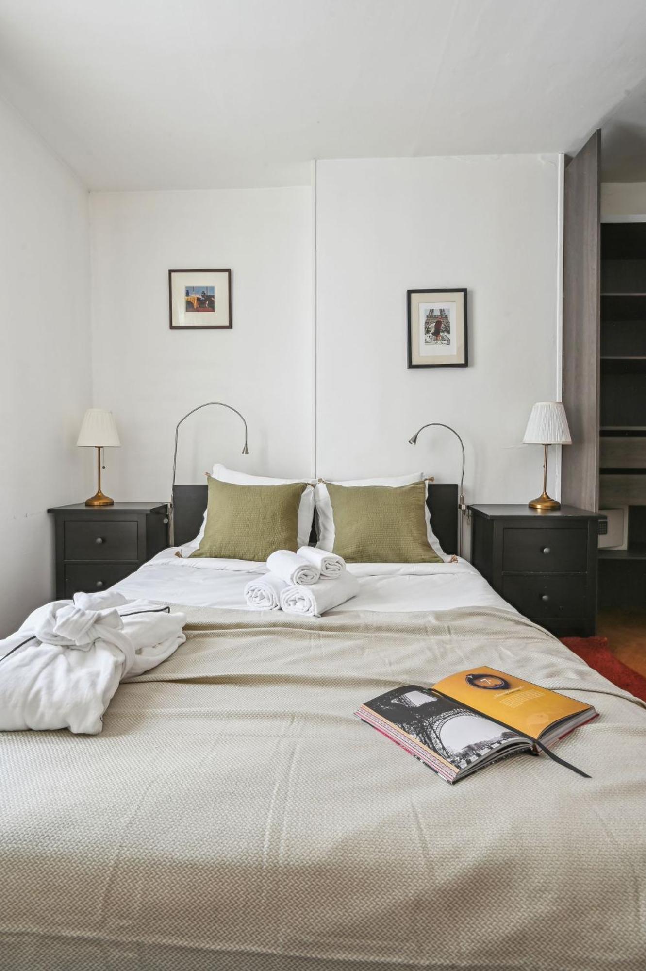 Eiffel Tower & Hotel Des Invalides - 1Br - Cityapartmentstay Párizs Kültér fotó